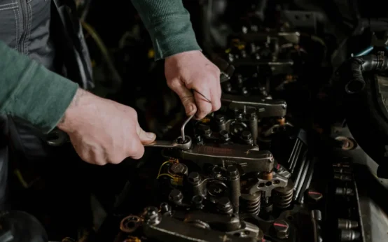 How to Turn the Engine Manually on a VStar 1600